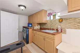 265-04 79th Ave, Glen Oaks, NY 11004 - Photo 15