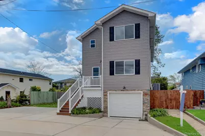 1010 California Place S, Island Park, NY 11558 - Photo 1