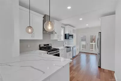 1010 California Place S, Island Park, NY 11558 - Photo 9