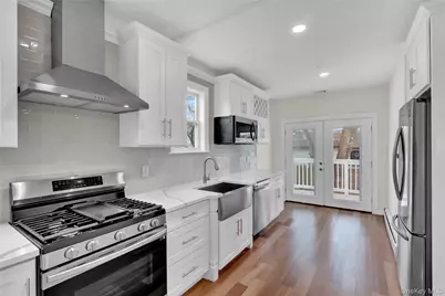 1010 California Place S, Island Park, NY 11558 - Photo 11