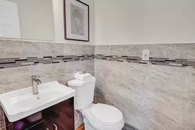 1010 California Place S, Island Park, NY 11558 - Photo 11