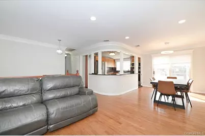 332 Sea Cliff Street, Islip Terrace, NY 11752 - Photo 7