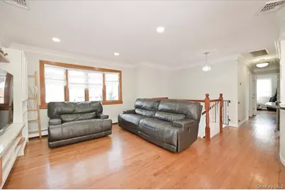 332 Sea Cliff Street, Islip Terrace, NY 11752 - Photo 5