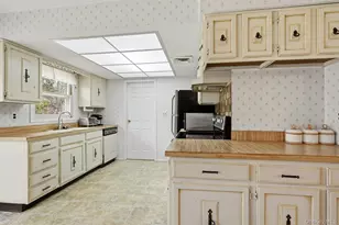 705 Brewster Dr, Port Jefferson, NY 11777 - Photo 7