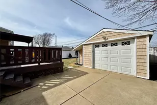 68 Robert St, Freeport, NY 11520 - Photo 11