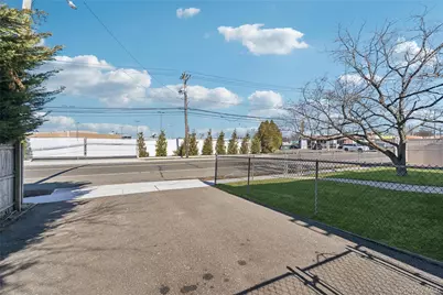 2036 Front Street, East Meadow, NY 11554 - Photo 23