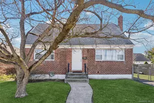 2036 Front St, East Meadow, NY 11554 - Photo 25