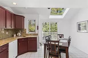 12 Stone Gate Ct, Smithtown, NY 11787 - Photo 9