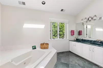 12 Stone Gate Court, Smithtown, NY 11787 - Photo 25