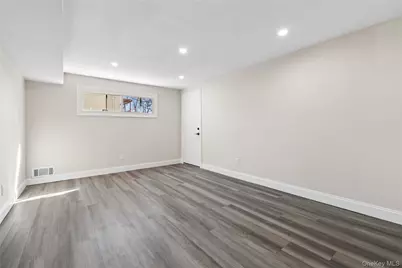 236 Vermont Avenue, Bay Shore, NY 11706 - Photo 21