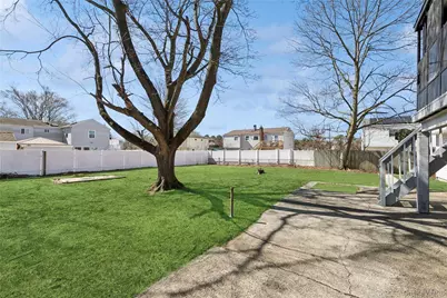 236 Vermont Avenue, Bay Shore, NY 11706 - Photo 29
