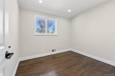 236 Vermont Avenue, Bay Shore, NY 11706 - Photo 17