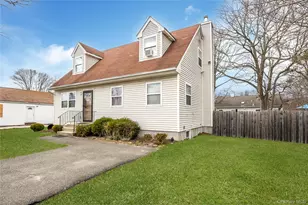 11 Holbrook St, Bay Shore, NY 11706 - Photo 3