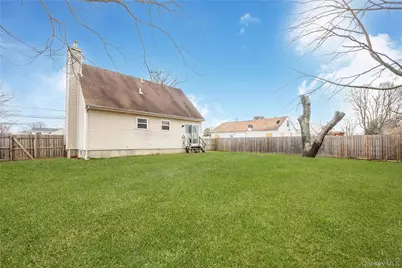 11 Holbrook Street, Bay Shore, NY 11706 - Photo 5