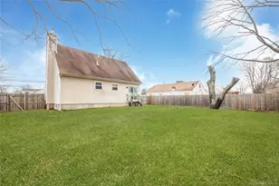 11 Holbrook St, Bay Shore, NY 11706 - Photo 5