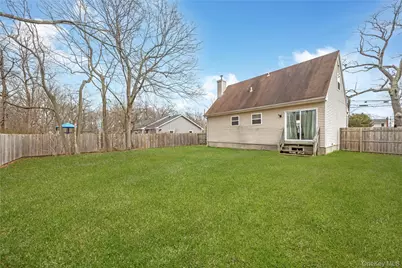 11 Holbrook Street, Bay Shore, NY 11706 - Photo 7