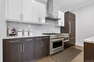 100 Garvies Point Rd, Glen Cove, NY 11542 - Photo 11