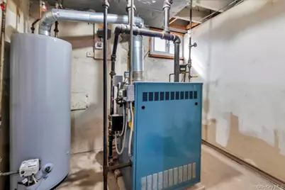 8420 Charlecote Ridge, Jamaica, NY 11432 - Photo 33