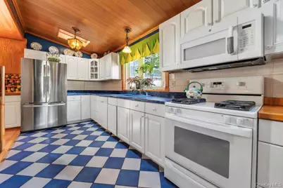 8420 Charlecote Ridge, Jamaica, NY 11432 - Photo 15