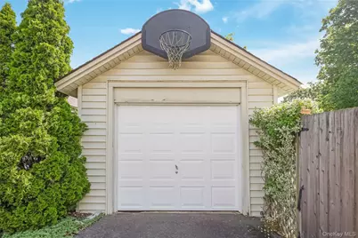 151 Church Avenue, Islip, NY 11751 - Photo 33