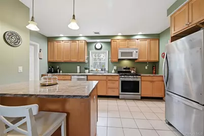 21 King Street, Hampton Bays, NY 11946 - Photo 9