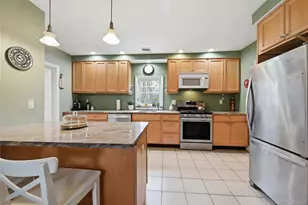 21 King St, Hampton Bays, NY 11946 - Photo 9