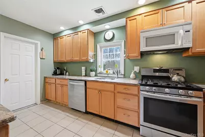 21 King Street, Hampton Bays, NY 11946 - Photo 11