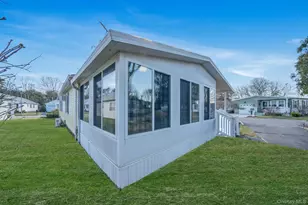 2 Dogwood Ln, Manorville, NY 11949 - Photo 5