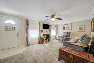 2 Dogwood Ln, Manorville, NY 11949 - Photo 11