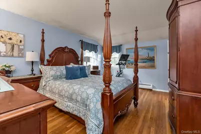 654 Oakwood Court, Westbury, NY 11590 - Photo 11