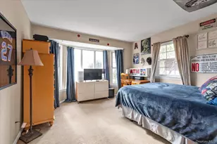 654 Oakwood Ct, Westbury, NY 11590 - Photo 13