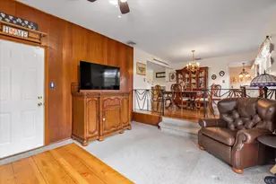 654 Oakwood Ct, Westbury, NY 11590 - Photo 7