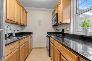 60-22 251st St, Little Neck, NY 11362 - Photo 7