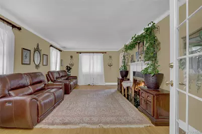 121 6th Street, Hicksville, NY 11801 - Photo 5