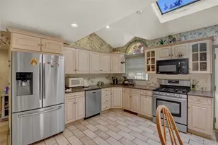 121 6th St, Hicksville, NY 11801 - Photo 11