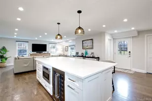 109 Country Club Dr, Port Washington, NY 11050 - Photo 11