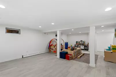 25 Leonard Road, Syosset, NY 11791 - Photo 23