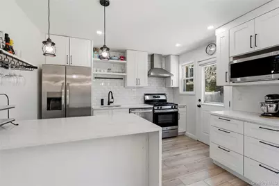 25 Leonard Road, Syosset, NY 11791 - Photo 9