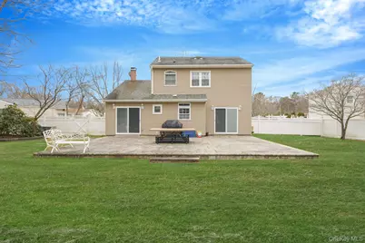5 Donna Court, Selden, NY 11784 - Photo 3