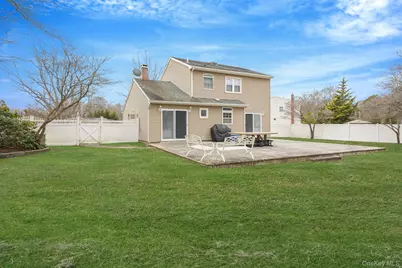 5 Donna Court, Selden, NY 11784 - Photo 17