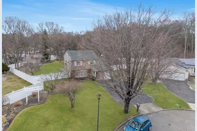 5 Donna Court, Selden, NY 11784 - Photo 19