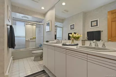 19 Keswick Lane, Plainview, NY 11803 - Photo 33