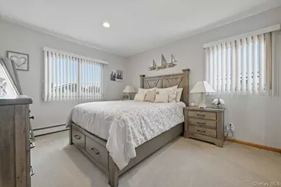 19 Keswick Lane, Plainview, NY 11803 - Photo 31