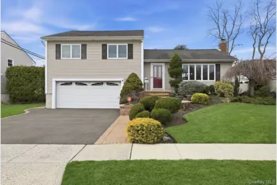 19 Keswick Lane, Plainview, NY 11803 - Photo 1