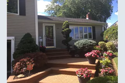 19 Keswick Lane, Plainview, NY 11803 - Photo 3