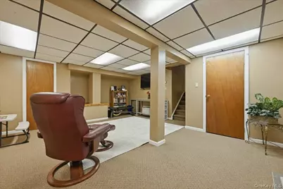 19 Keswick Lane, Plainview, NY 11803 - Photo 35