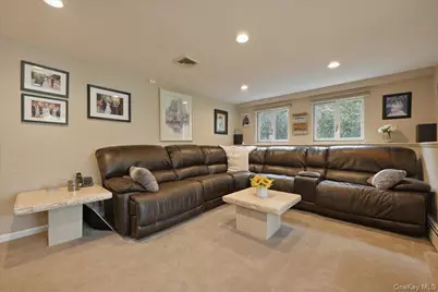 19 Keswick Lane, Plainview, NY 11803 - Photo 23