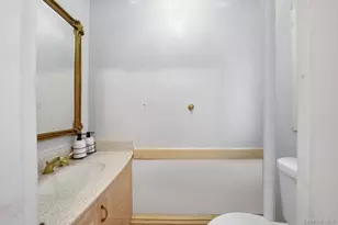 3641 Bertha Dr, Baldwin, NY 11510 - Photo 15