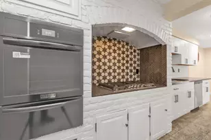 295 Plain Ct, Franklin Square, NY 11010 - Photo 7