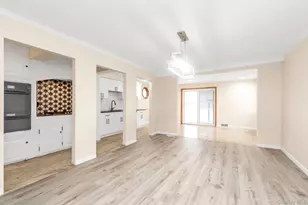 295 Plain Ct, Franklin Square, NY 11010 - Photo 5